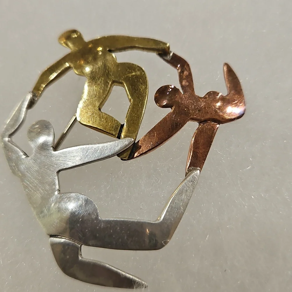 FAR FETCHED MARKED‎ MIXED METALS COPPER, BRASS, STERLING Circle Dance Brooch Pin